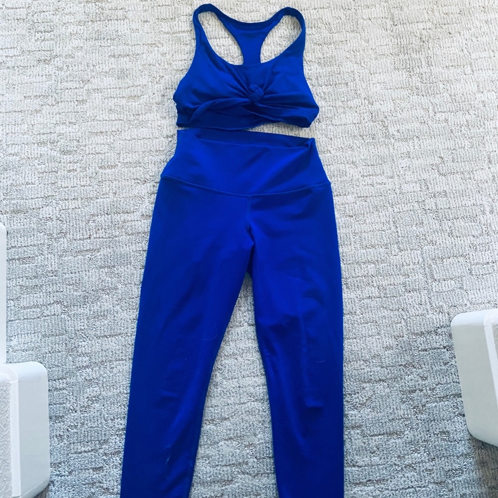 ALO Set Airbrush Leggings & Knot Bra Sapphire S/M
